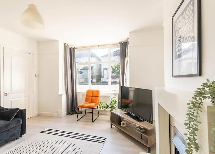 Ivy House - 3 Bedroom House - Contractor