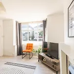 Ivy House - 3 Bedroom House - Contractor