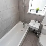 Ivy House - 3 Bedroom House - Contractor *
