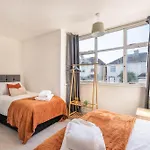 Ivy House - 3 Bedroom House - Contractor
