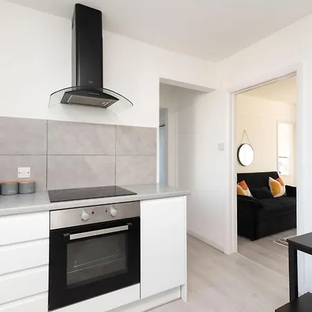 Ivy House - 3 Bedroom House - Contractor