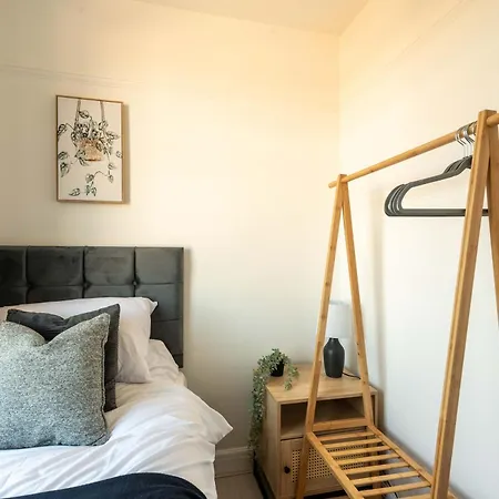 Ivy House - 3 Bedroom House - Contractor Bristol