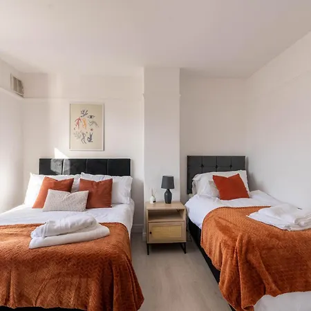 Ivy House - 3 Bedroom House - Contractor Holiday home *