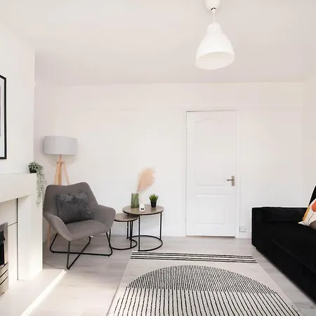 Ivy House - 3 Bedroom House - Contractor Holiday home *