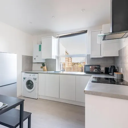 Ivy House - 3 Bedroom House - Contractor