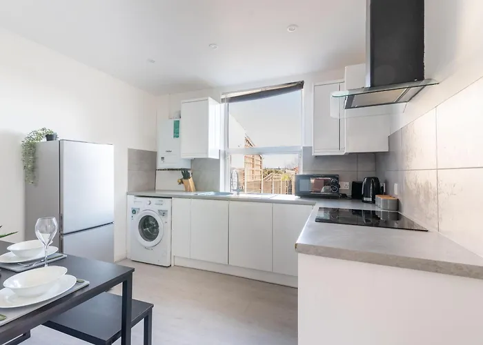 Ivy House - 3 Bedroom House - Contractor