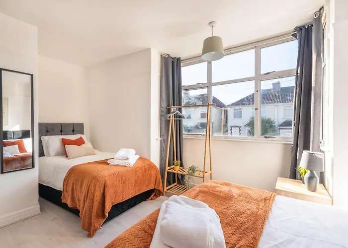 Ivy House - 3 Bedroom House - Contractor