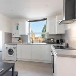Будинок відпочинку Ivy House - 3 Bedroom House - Contractor *