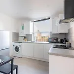 Ivy House - 3 Bedroom House - Contractor