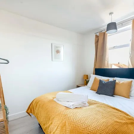 Ivy House - 3 Bedroom House - Contractor