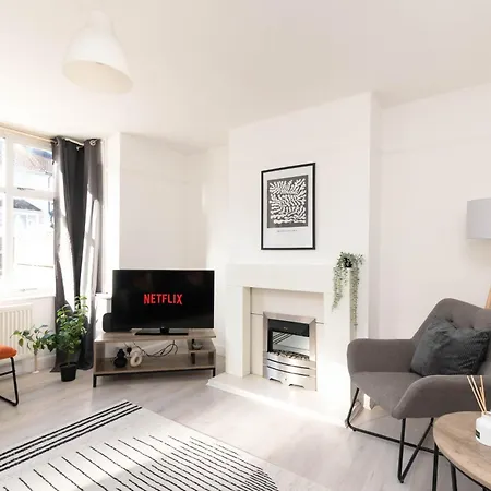 Ivy House - 3 Bedroom House - Contractor Сasa de vacaciones