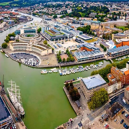 Ivy House - 3 Bedroom House - Contractor *