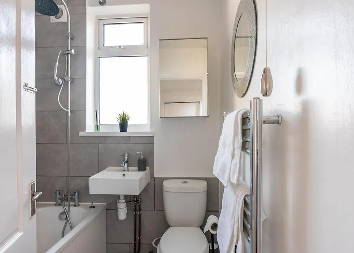 Ivy House - 3 Bedroom House - Contractor Будинок відпочинку *